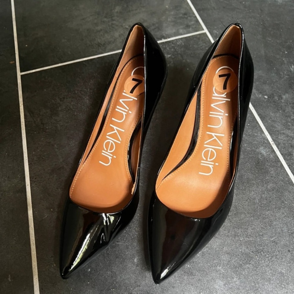 Calvin Klein Shiny Black Pumps